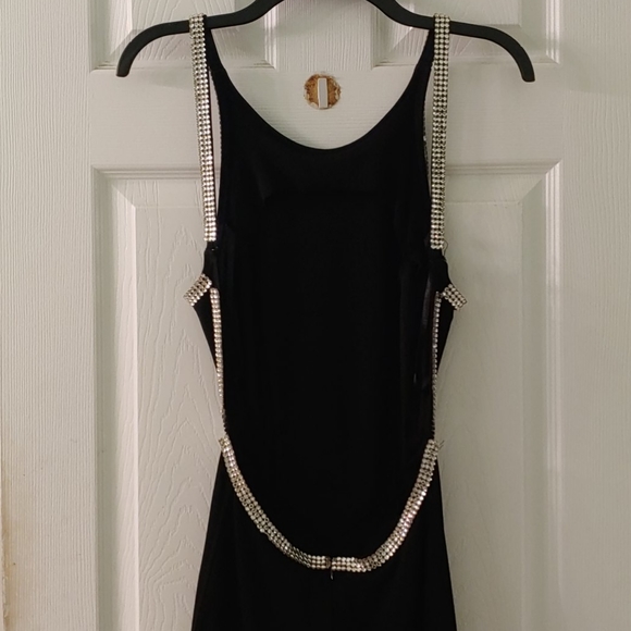 Black Gown - Picture 3 of 6